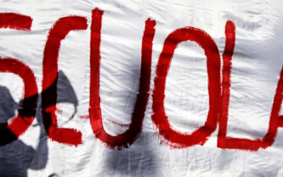 TUTTI PRECARI, MOBILI, POLIVALINTI, FLESSIBILI. La Buona Scuola non sa leggere la Costituzione.
